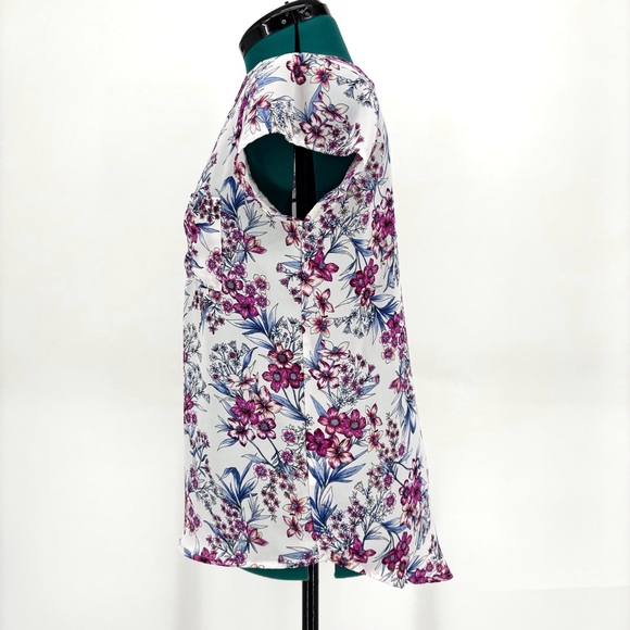 Pink Rose Vintage Blue & Pink Floral Criss Cross V-Neck Short Sleeve Top, Medium - Picture 4 of 16